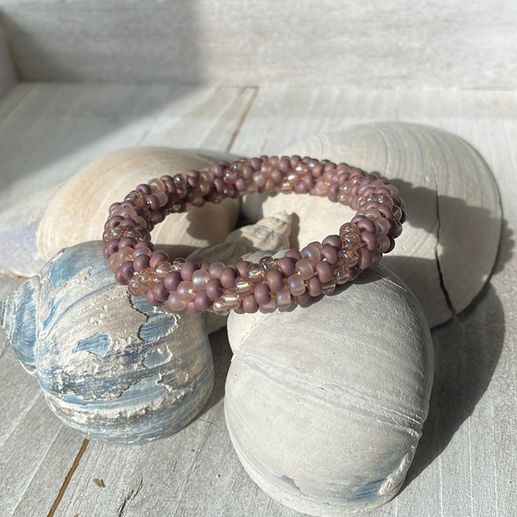 Blush twist bracelet - Picture 3 of 7